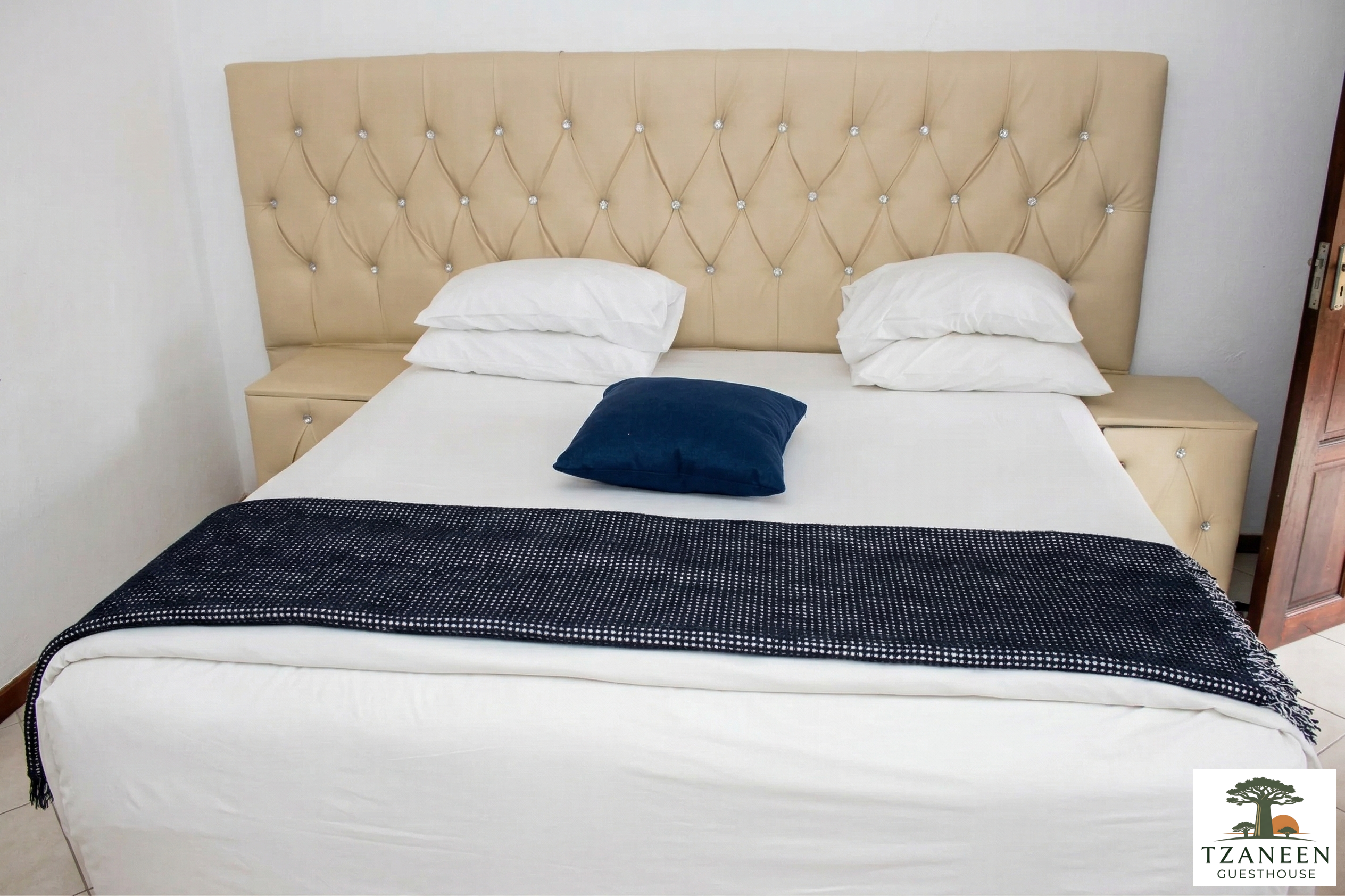 Deluxe Queen Luxury Room